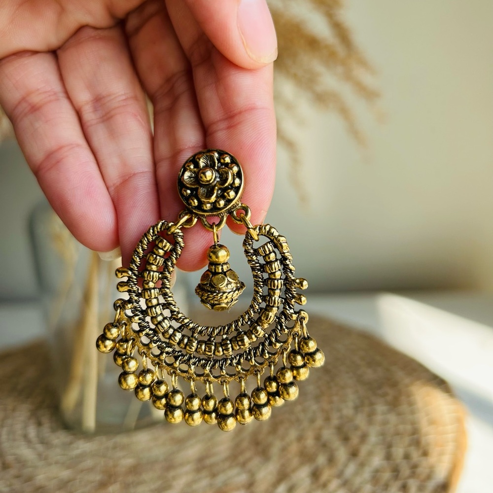 Elegant Joan Rivers Gold Earrings - Picture 5 of 5
